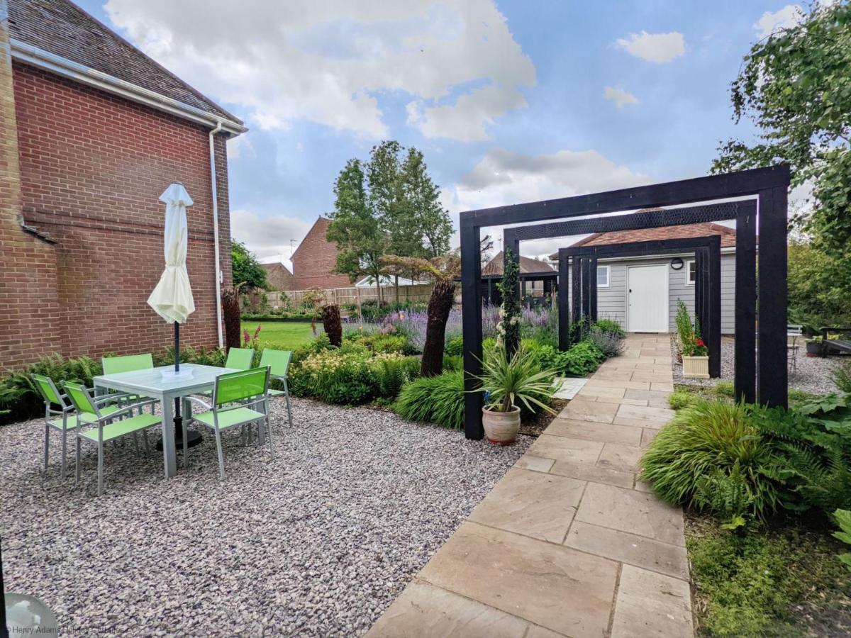 Little Maplewood, Tangmere Esterno foto