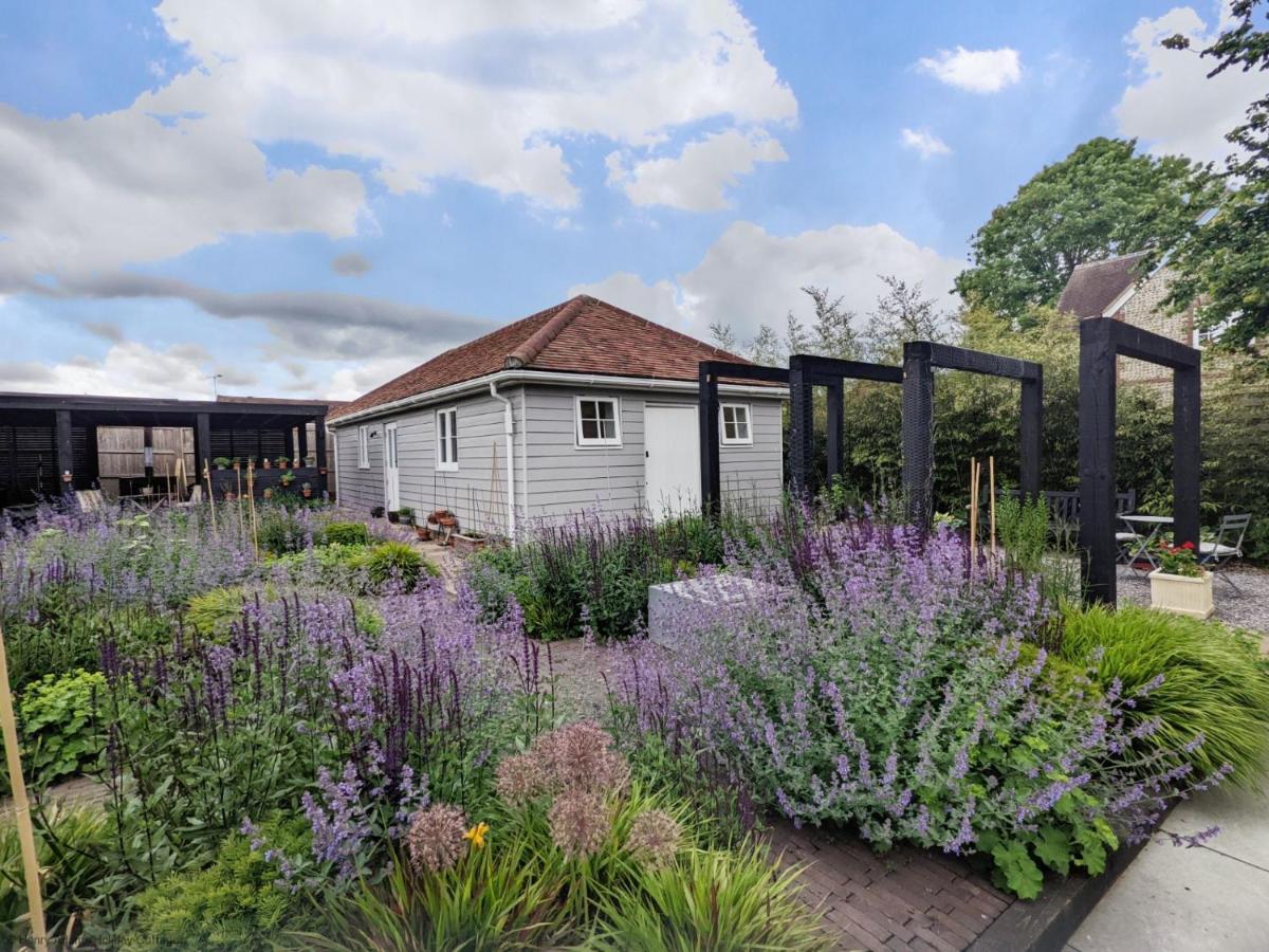 Little Maplewood, Tangmere Esterno foto