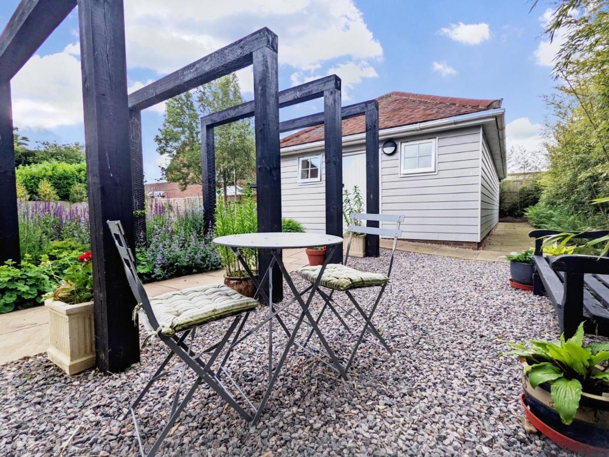 Little Maplewood, Tangmere Esterno foto