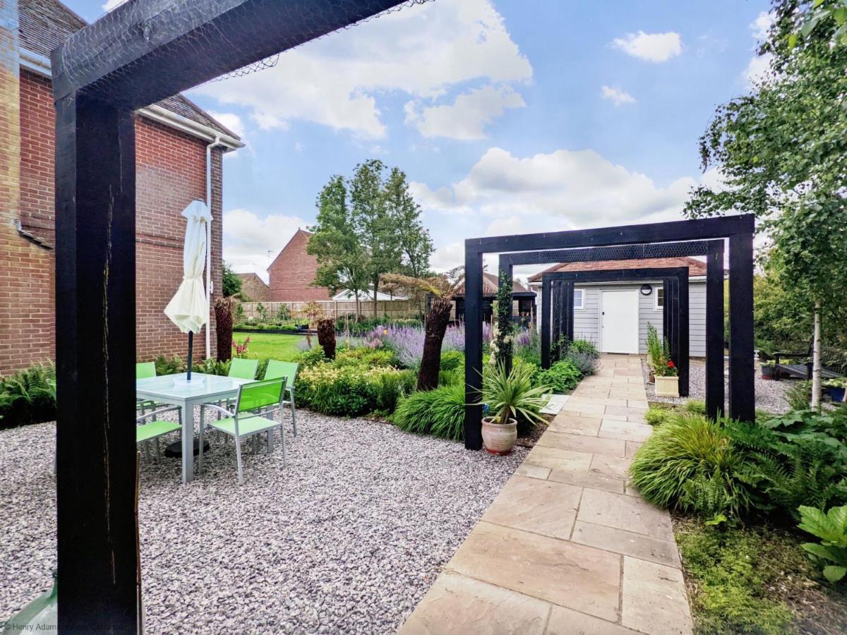 Little Maplewood, Tangmere Esterno foto